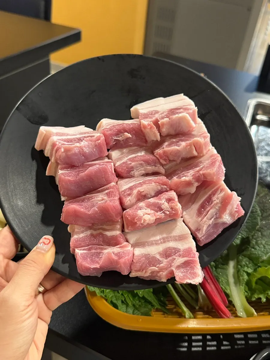 도톰한 제주 삼겹살 생고기