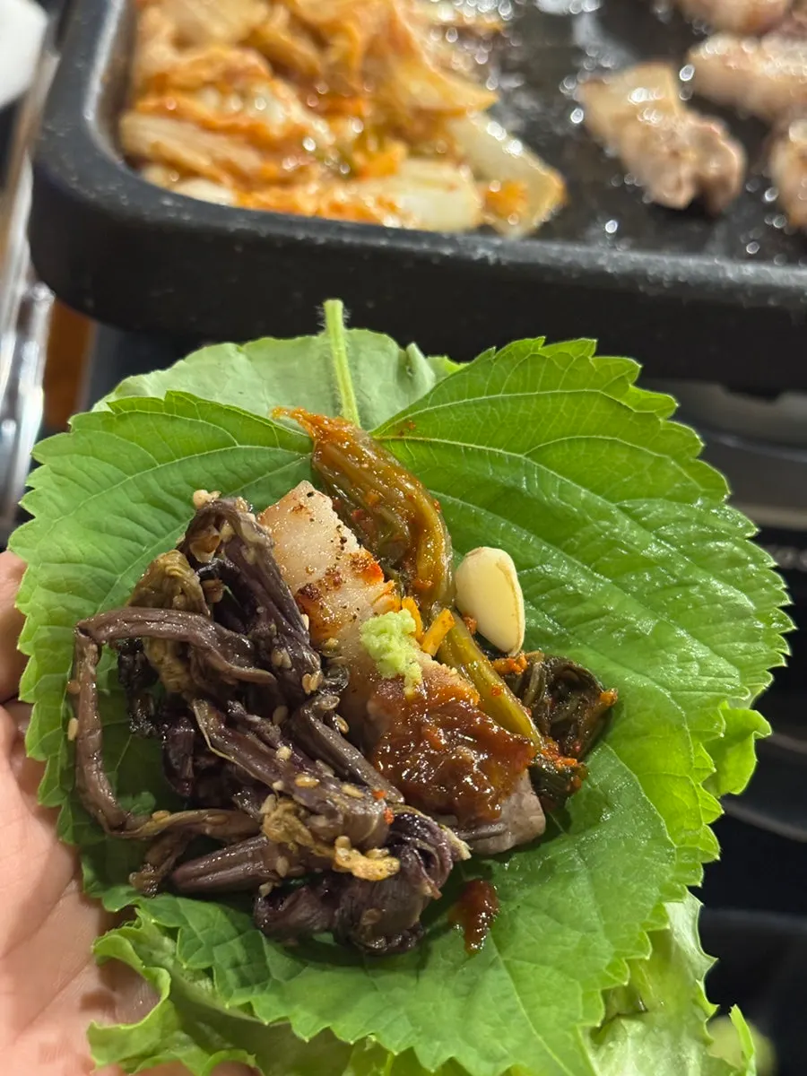 알맞게 익은 제주 돼지고기 구이