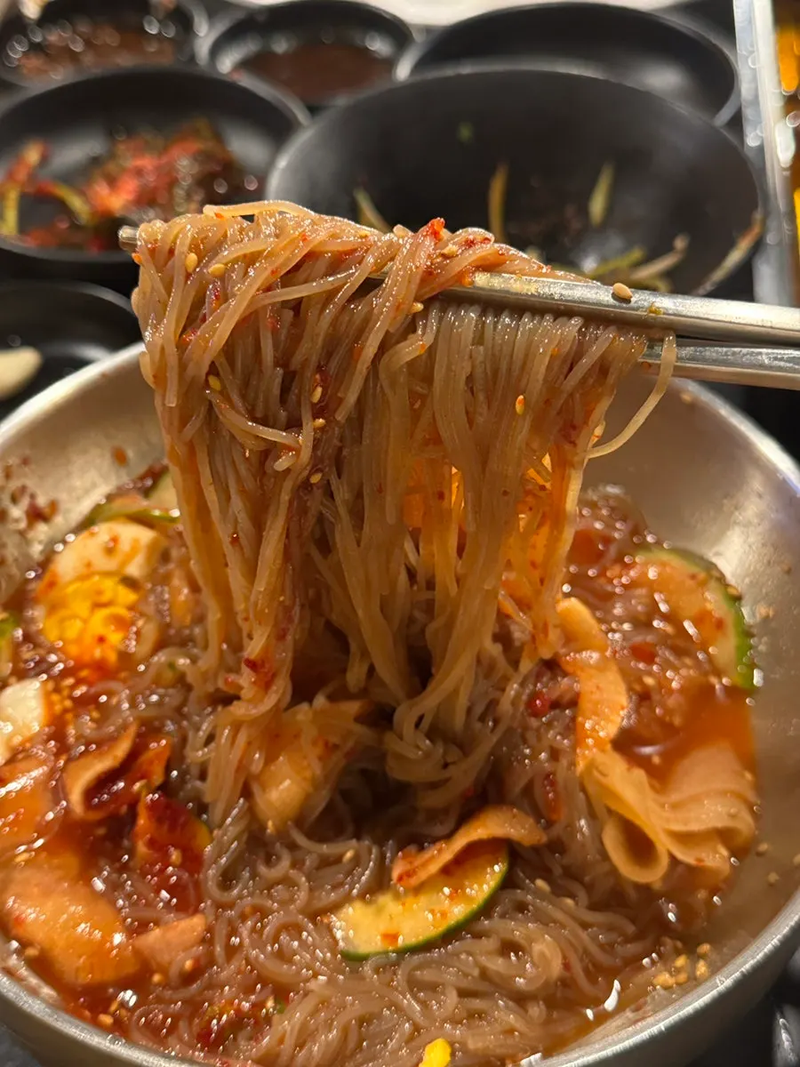 이꾸저꾸 비빔냉면 한 그릇