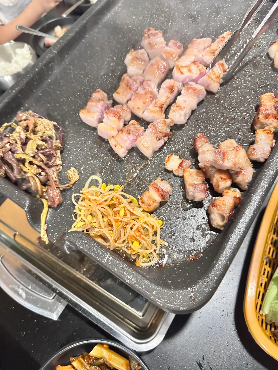 육즙 가득한 두툼한 삼겹살