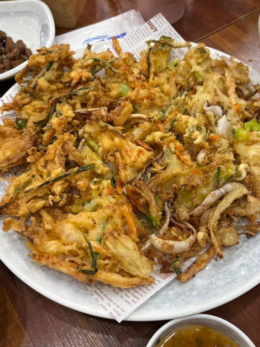 Dried pollock and siraegi wrapped in roasted seaweed