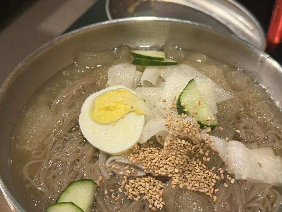여러 재료를 구워 먹는 그리들