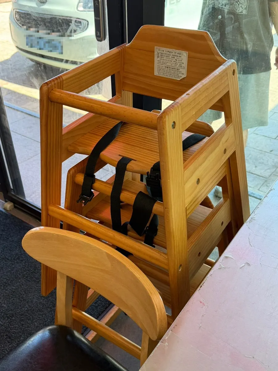 Baby chair provided at Handam Guksu