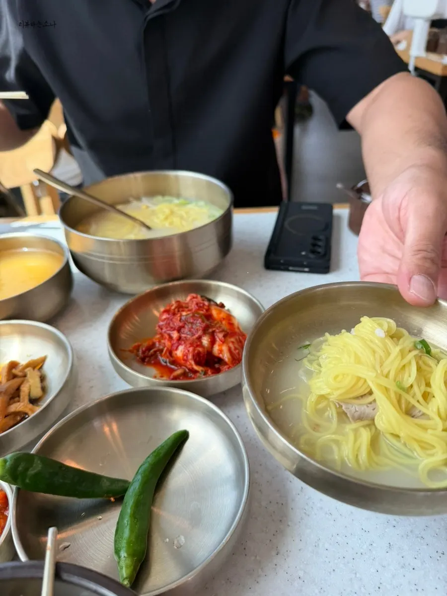 개인접시에 덜어 나눠 먹는 살코기