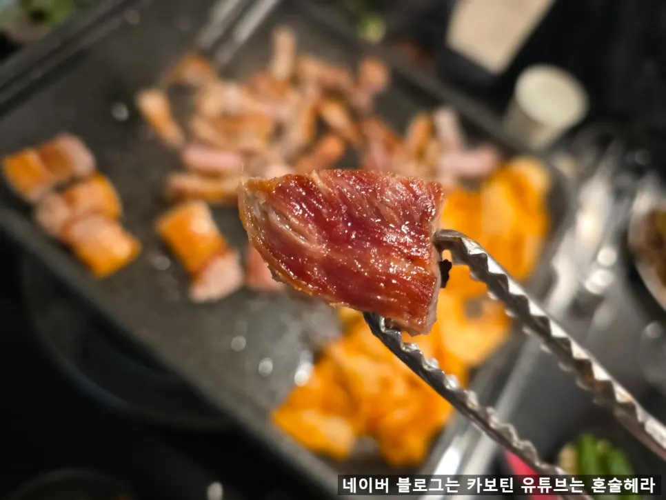 노릇하게 구워진 제주 흑돼지 생오겹살