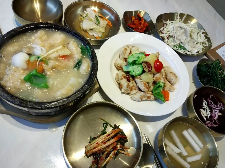 전복과 해산물이 든 누룽지탕