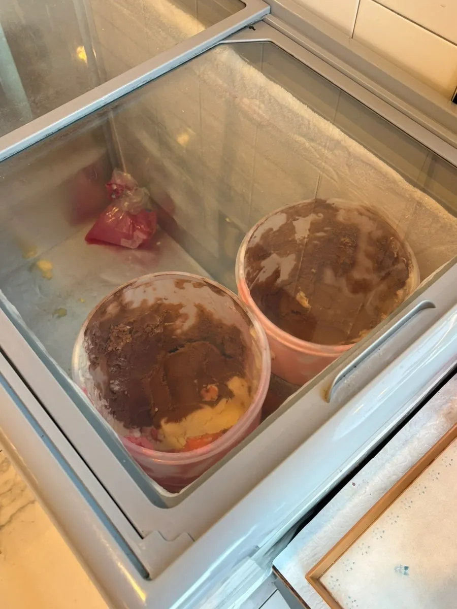 아기자기한 소품으로 꾸민 정원 포토존