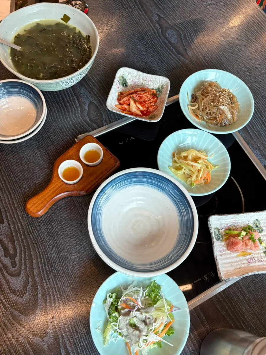 김치와 해파리초냉채, 잡채 반찬