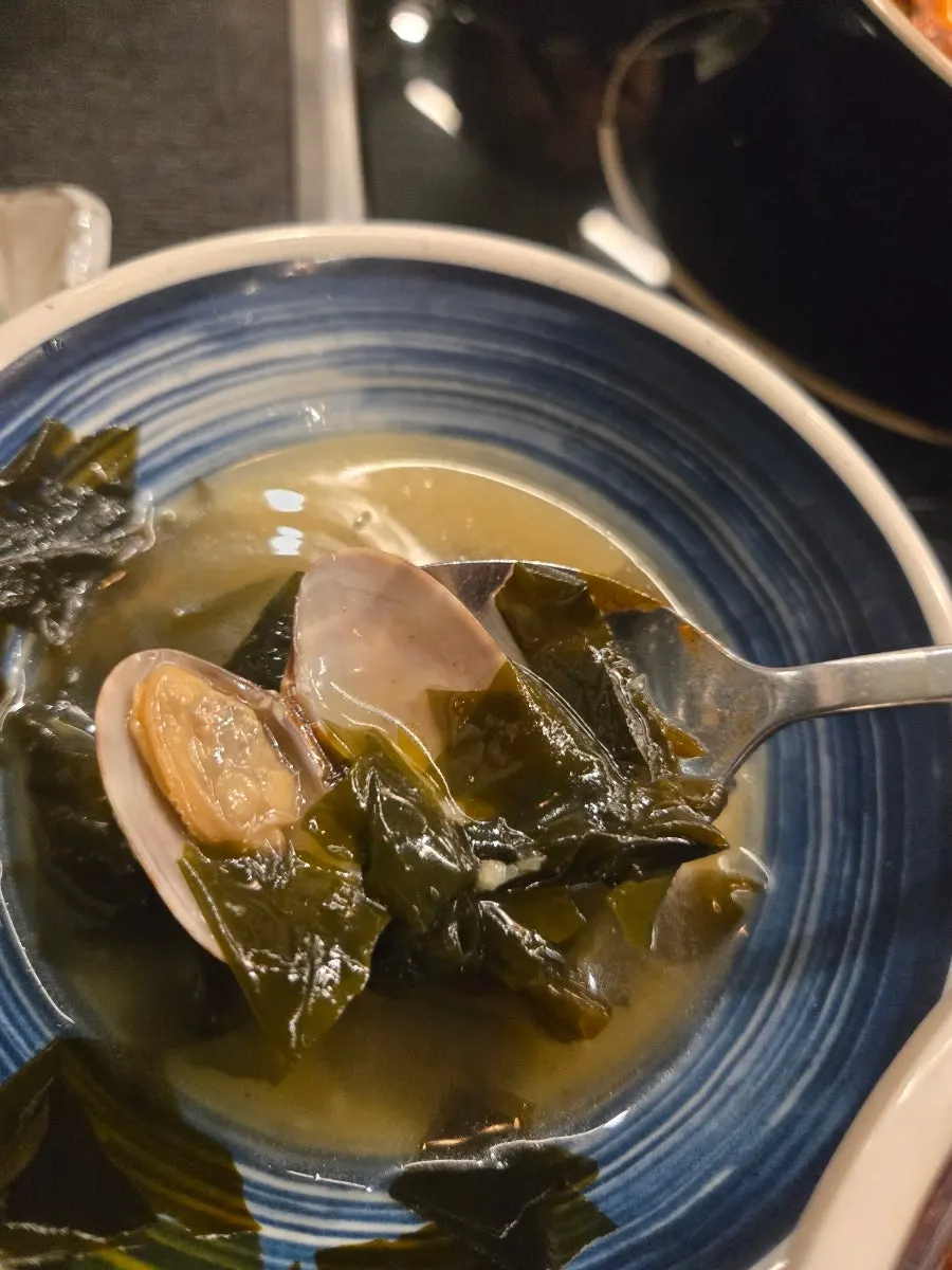 Seaweed soup with clams and side dishes