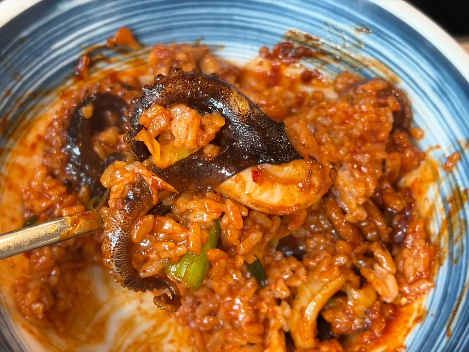 Jjukkumi added to rice, ready to mix