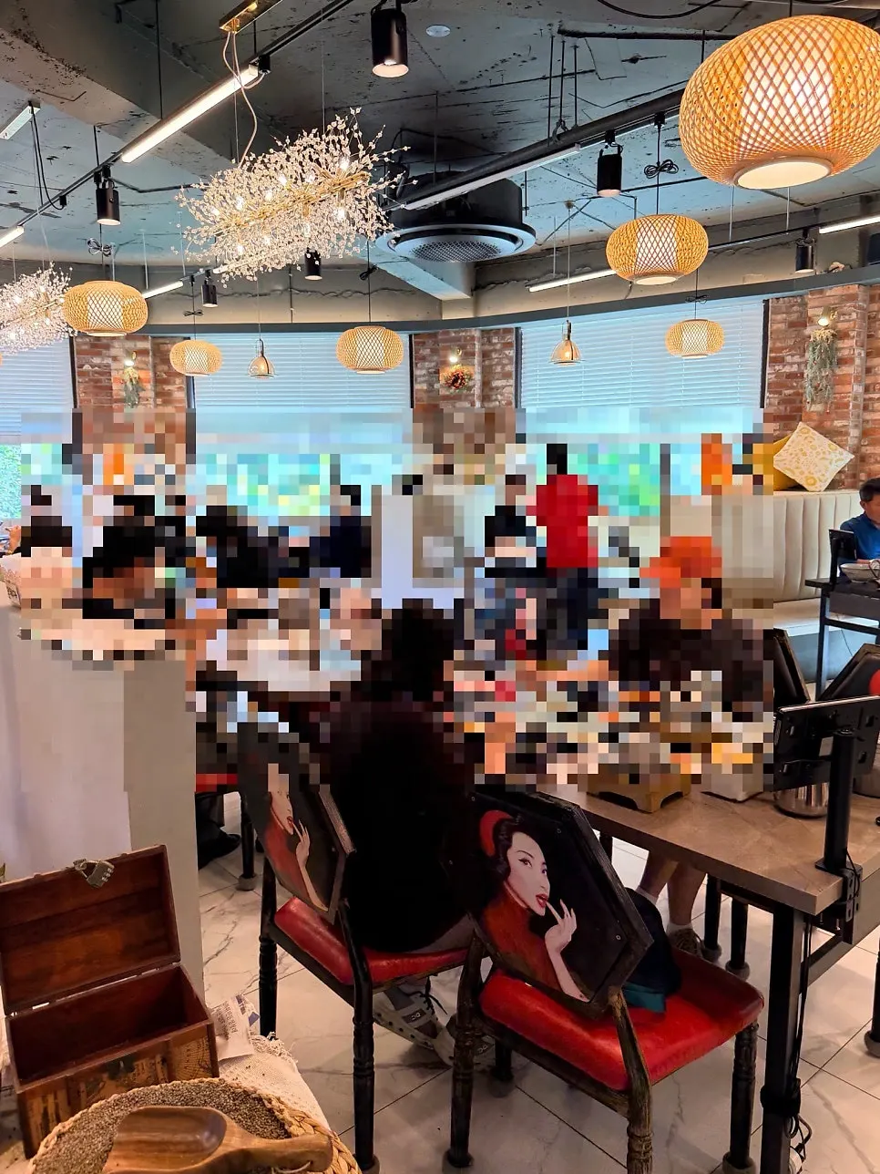 Restaurant room decorated with balloons