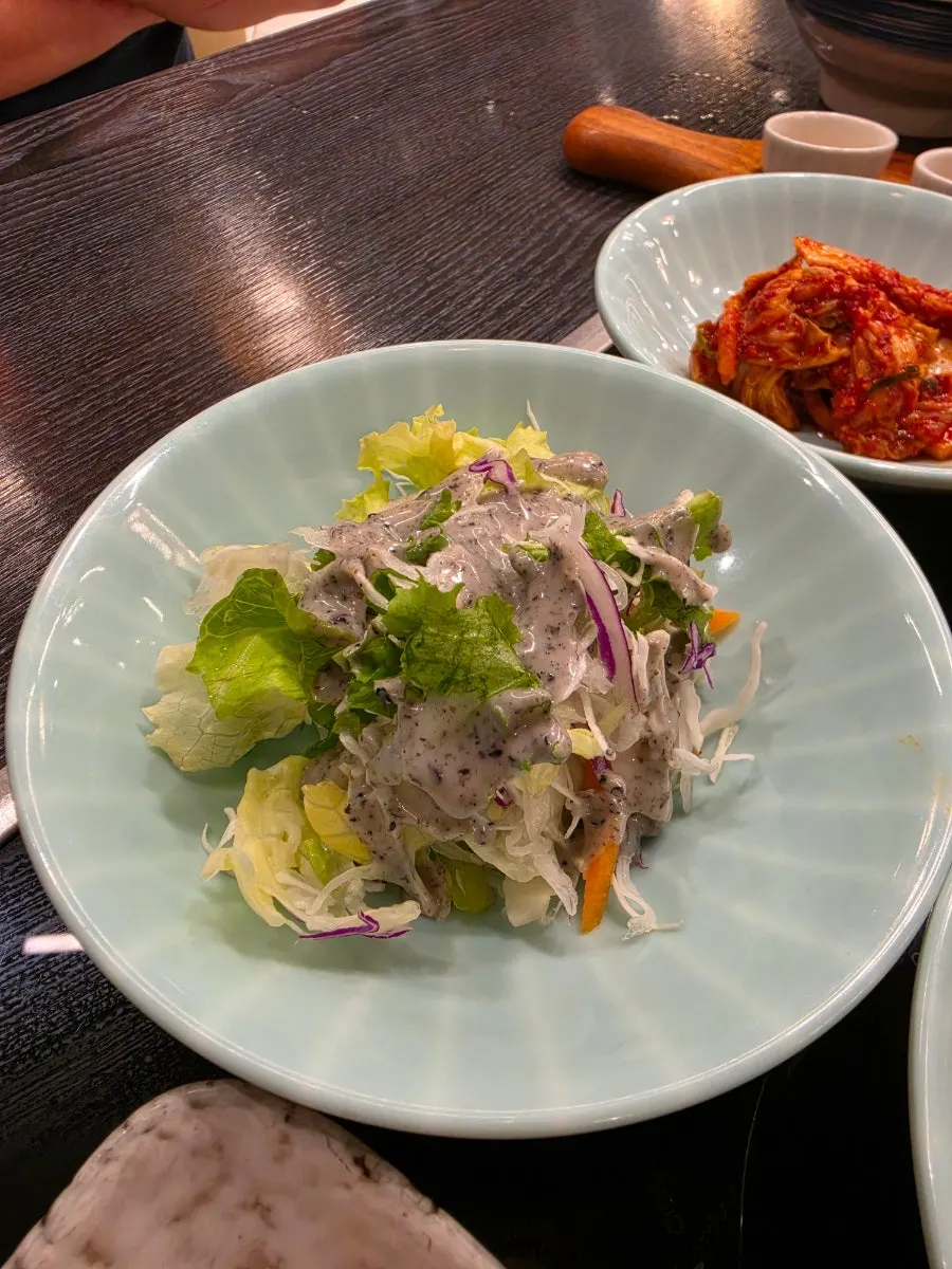 잡채와 샐러드 밑반찬