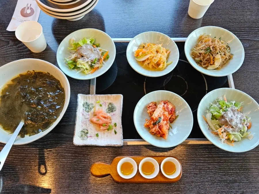 Perilla jjukkumi hot-pot rice set spread for three