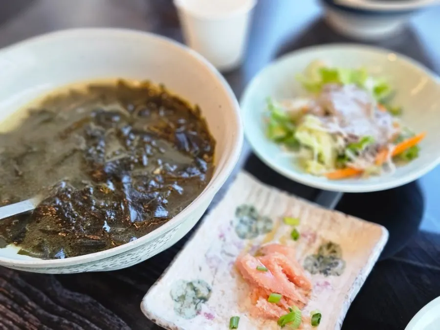 Jellyfish salad and japchae side dishes