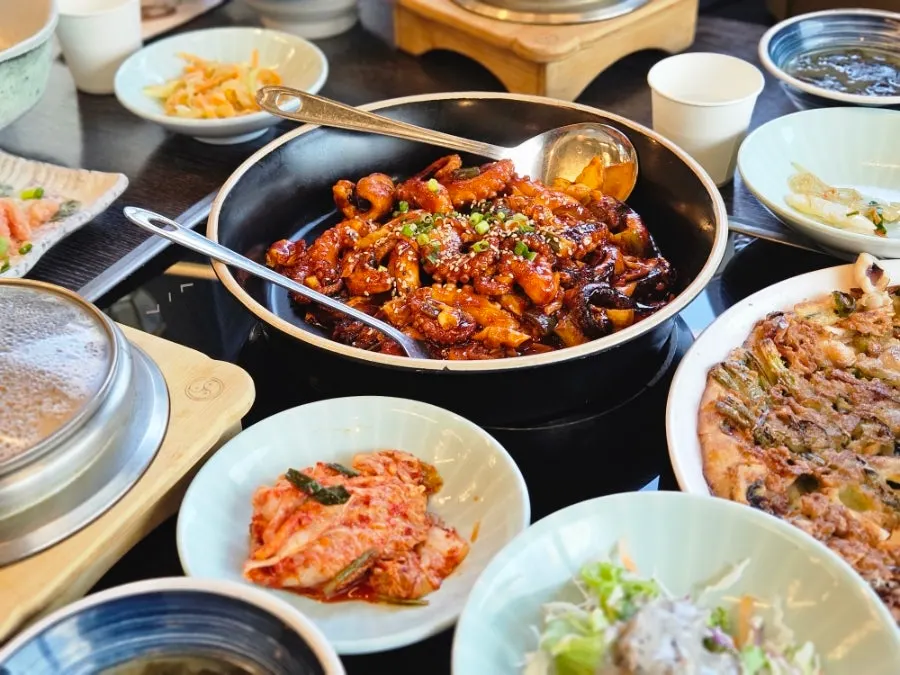 Spicy stir-fried jjukkumi with smoky char aroma