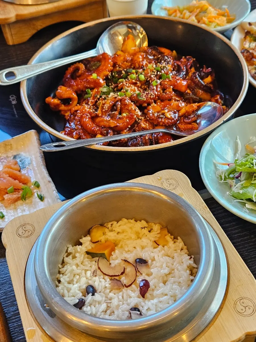 Chopsticks lifting a large jjukkumi