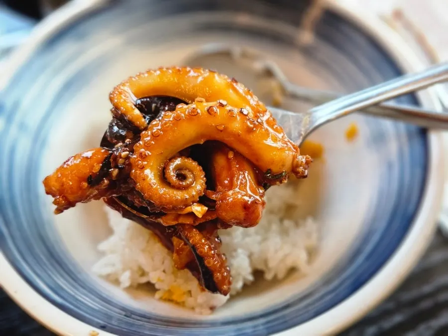 Spicy jjukkumi eaten together with rice