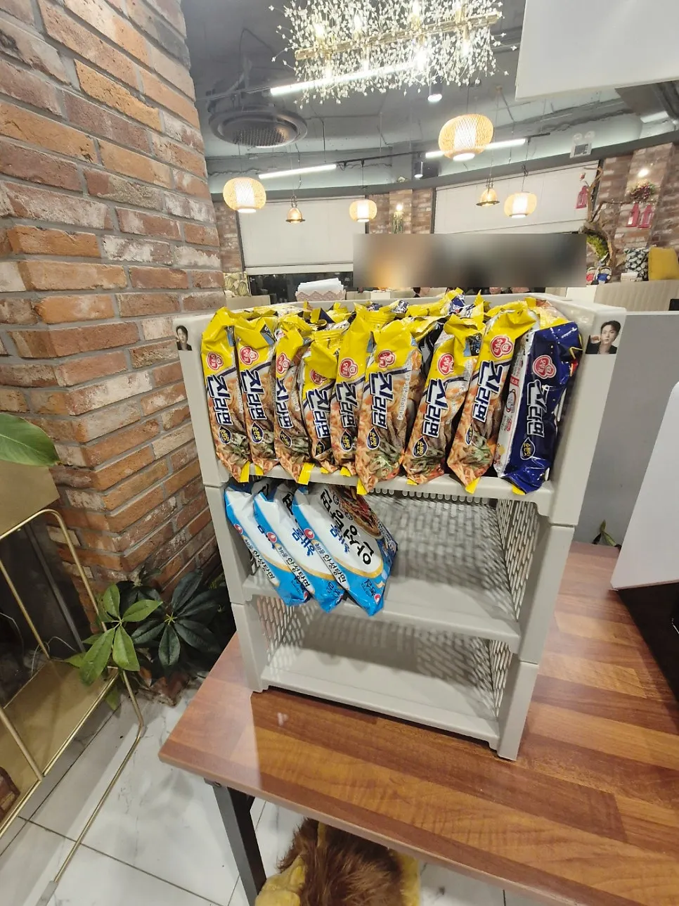 매장에 놓인 라면 조리기