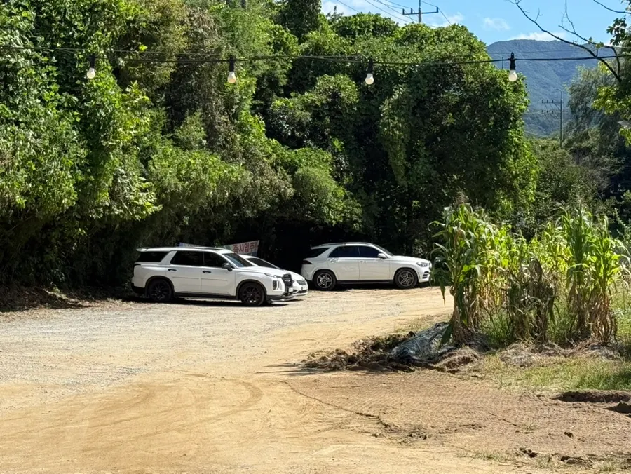 Wide private parking area in front of the restaurant