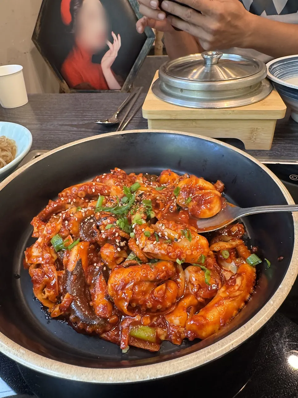칼칼한 양념이 묻은 쭈꾸미 클로즈업