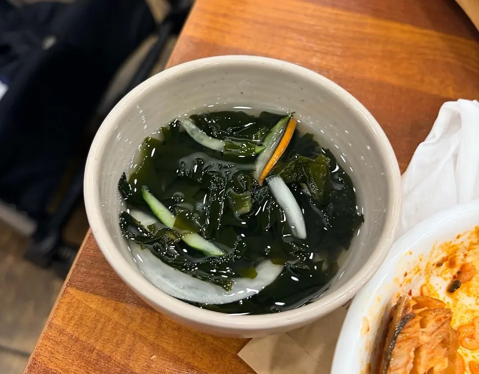 새콤하고 시원한 오이미역냉국