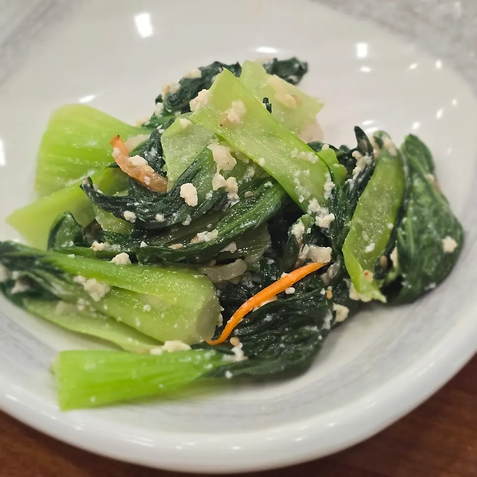 Seasoned bok choy and sautéed mushroom side dishes