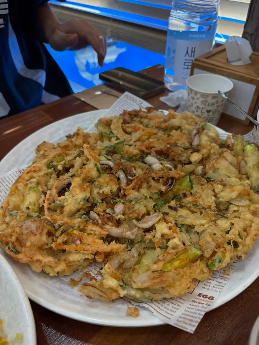 두툼하게 구워진 해물파전