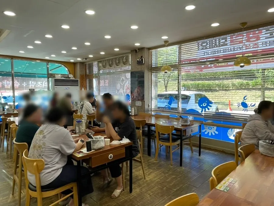 단체석으로 분리된 아빠찜 하남본점 내부 공간