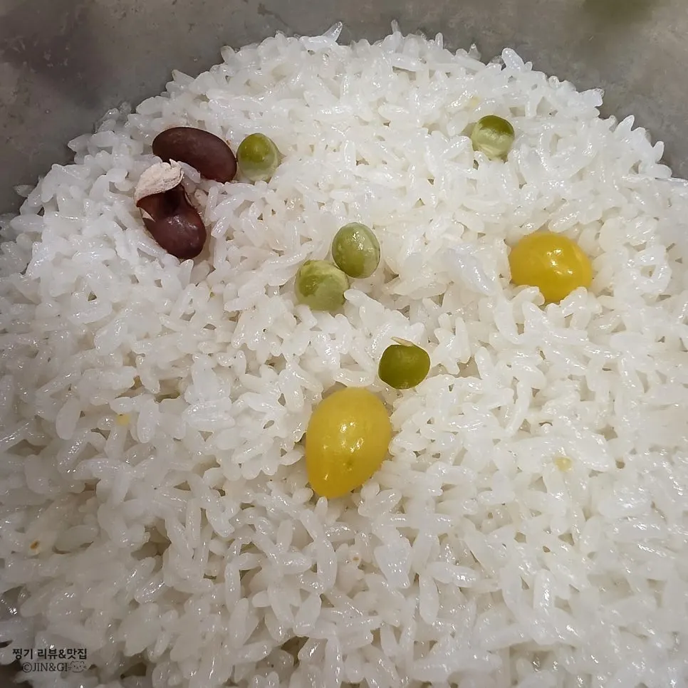 Nasi periuk hyangmi Appa Jjim yang dihidangkan untuk dua orang