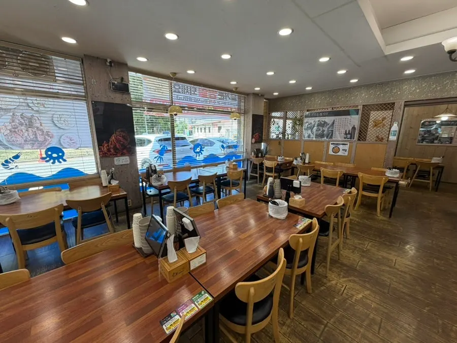Interior hall view of Appa Jjim Main Branch