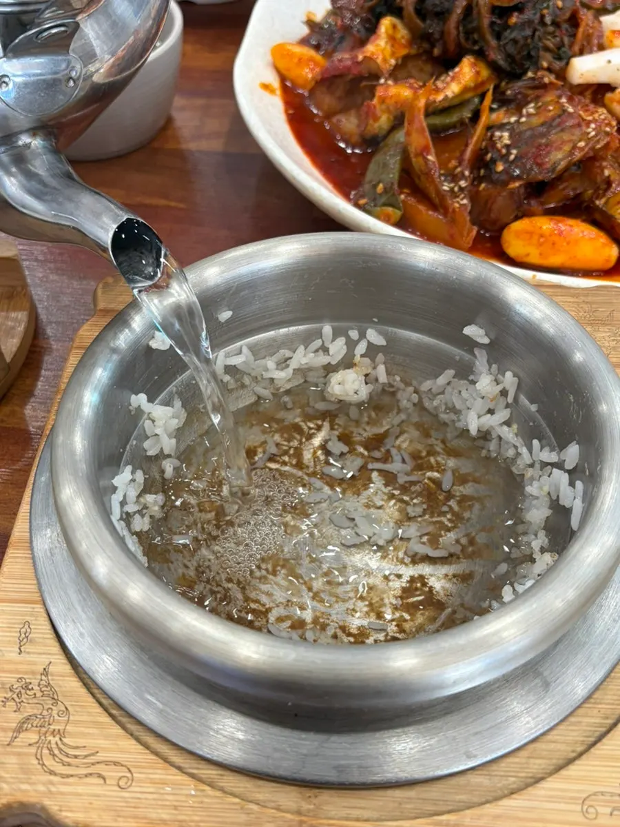 Pot rice served out into two bowls