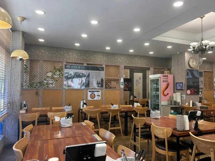 Seating at Appa Jjim