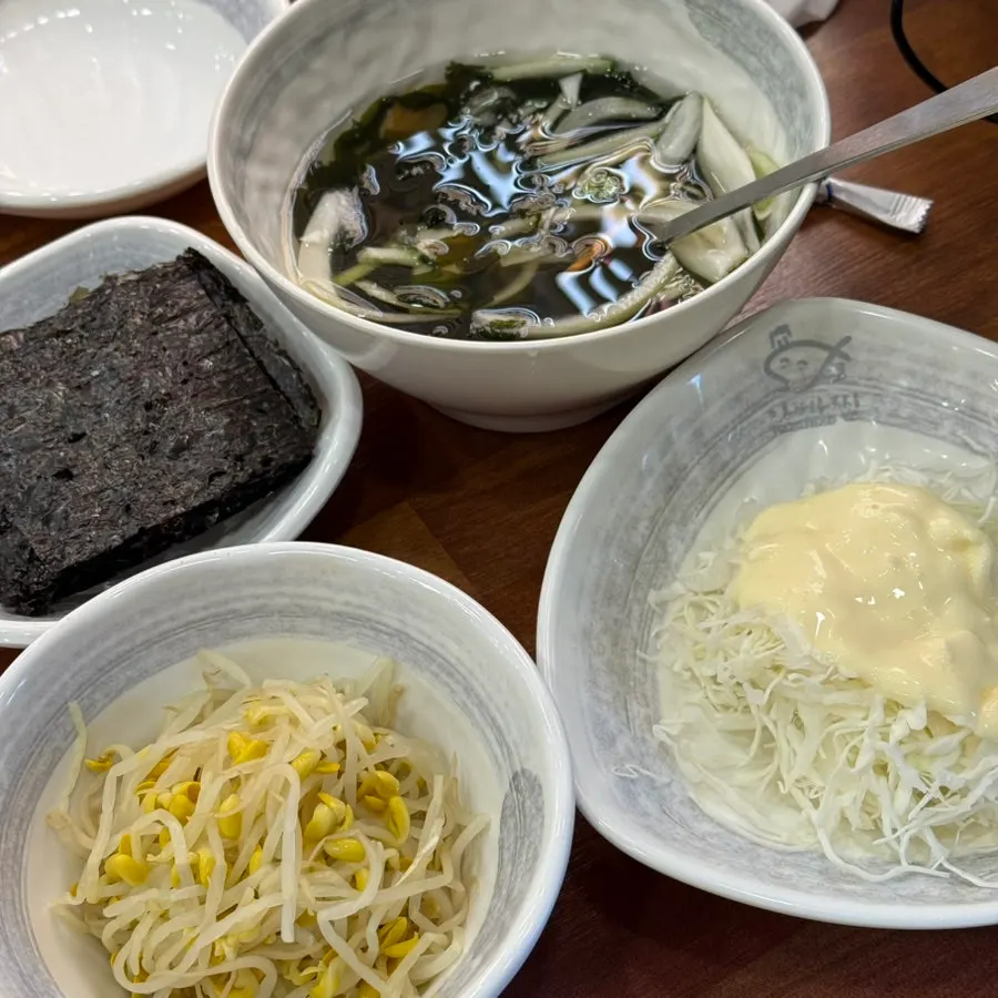 아빠찜 본점 기본찬 한 상 차림