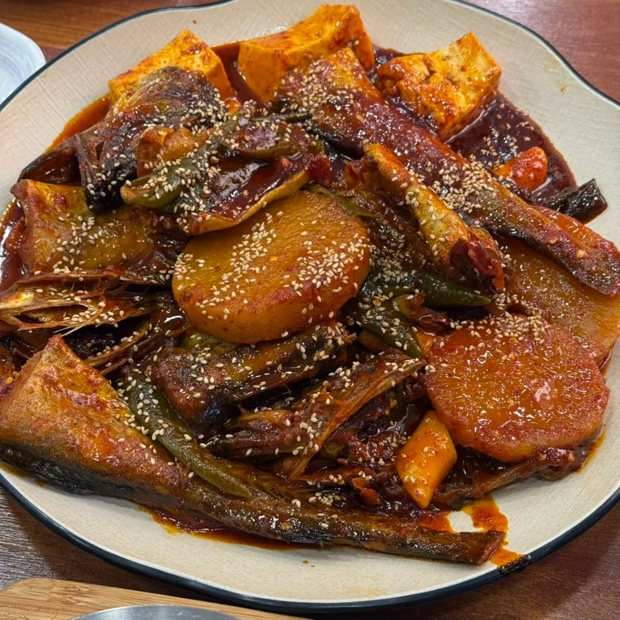 양념이 밴 통통한 코다리조림 클로즈업