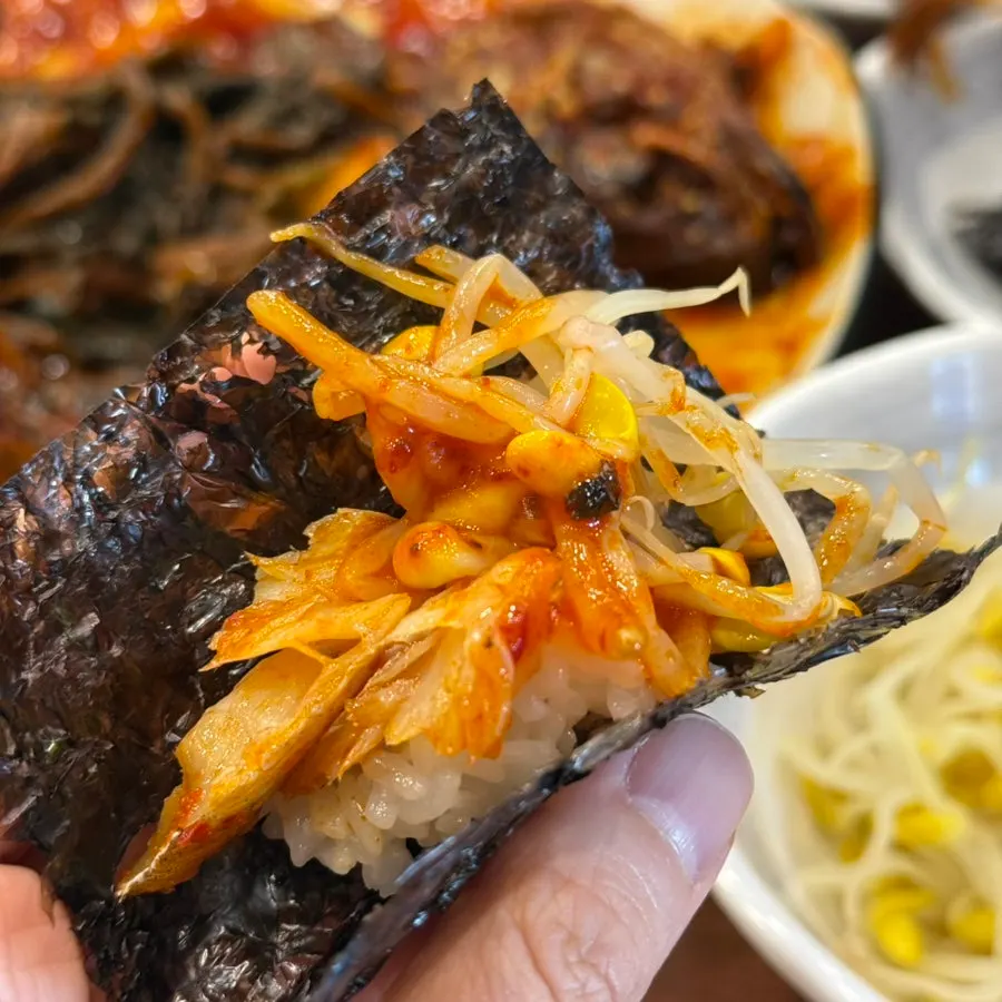 양념 가득 올린 코다리 속살