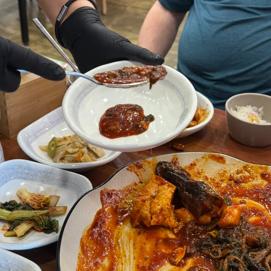 시래기 추가분이 깔린 코다리조림 냄비