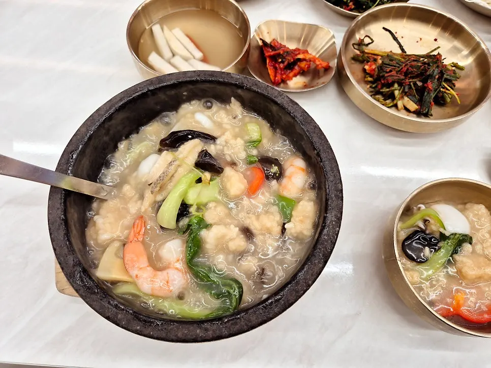 뜨겁게 끓는 해물전복누룽지탕
