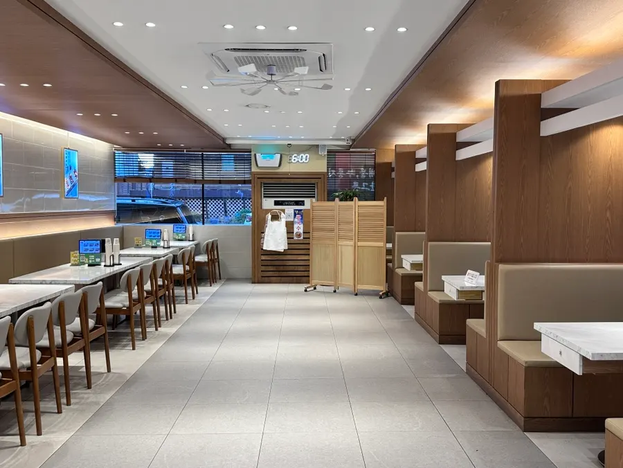 Neatly kept interior of the rice soup specialty restaurant