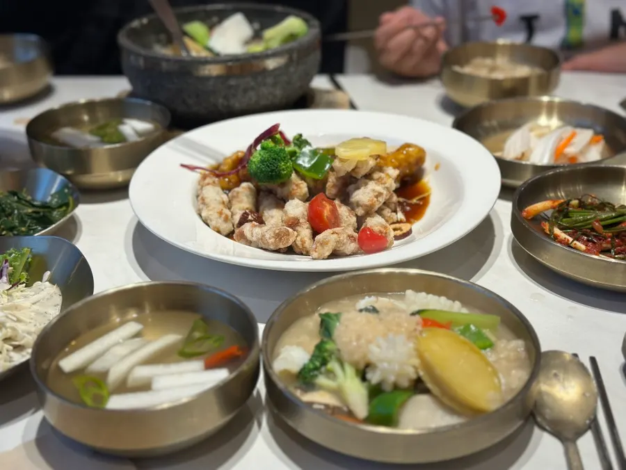 Family table during the rice soup meal