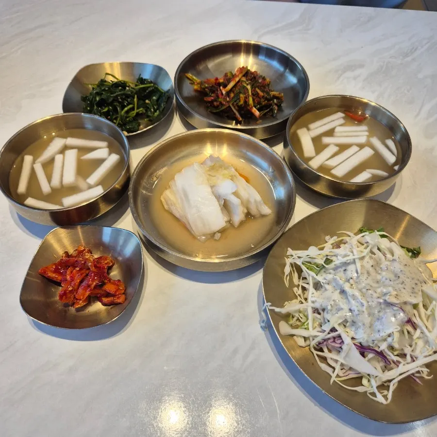 기본 세팅을 가져다주는 서빙 로봇