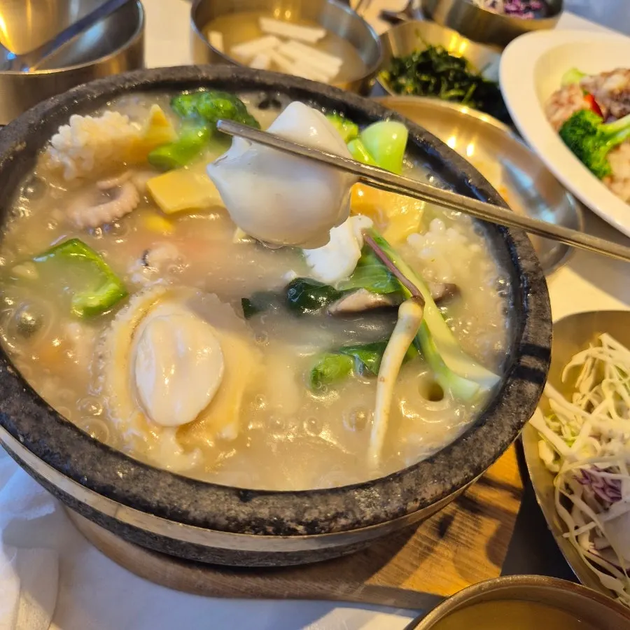 두툼하게 튀겨진 생안심탕수육 단면
