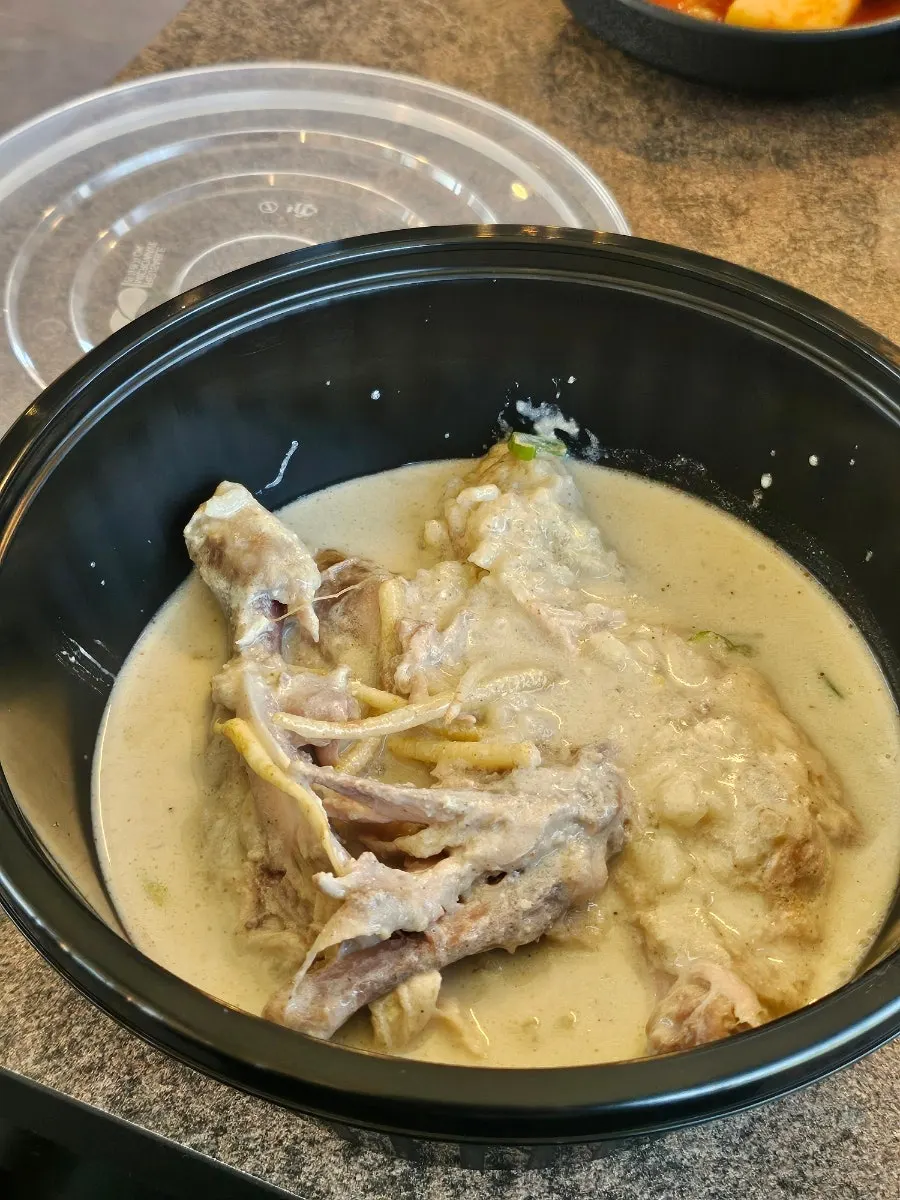 직접 담아 포장한 삼계탕 용기