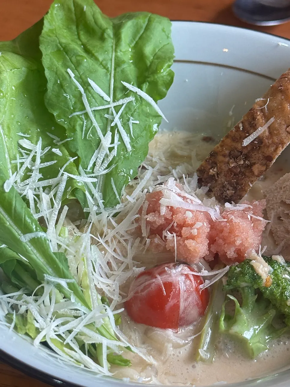 파스타에 곁들여진 빵