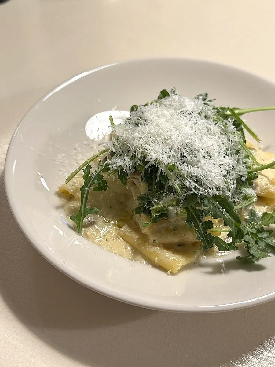 Truffle cream pasta made with thick-cut noodles