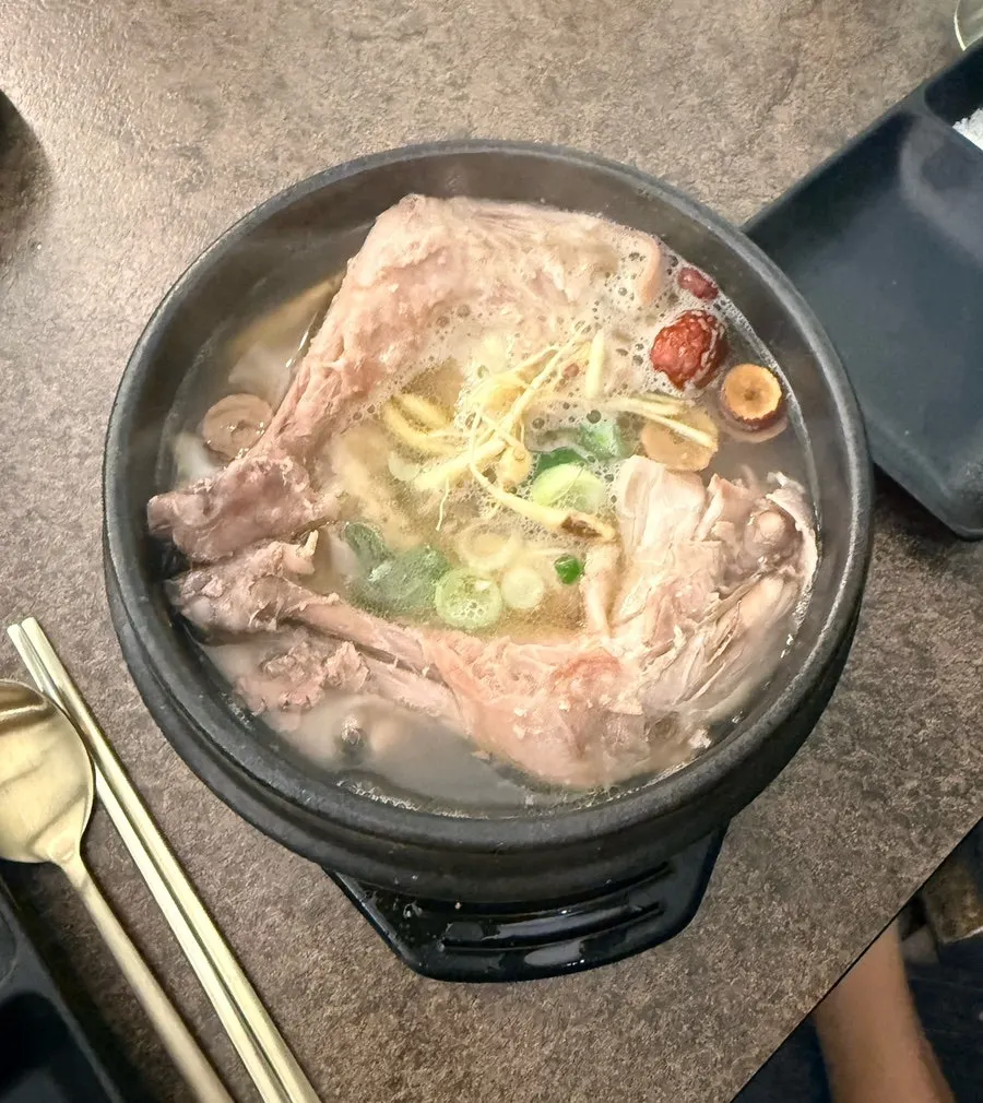 Samgyetang and side dishes at Baekheukdam
