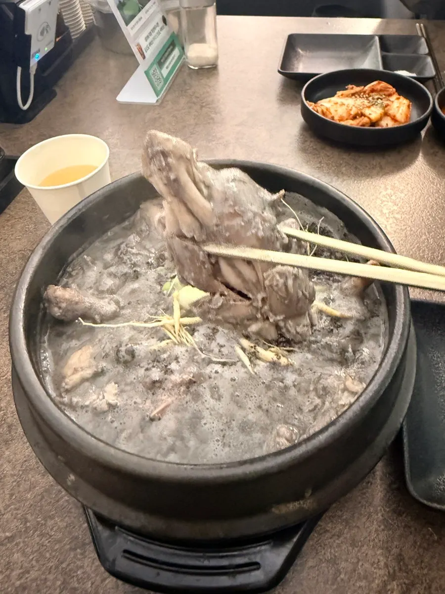 Baekheukdam's special-ingredient dishes with black sesame and baek-ongsimi