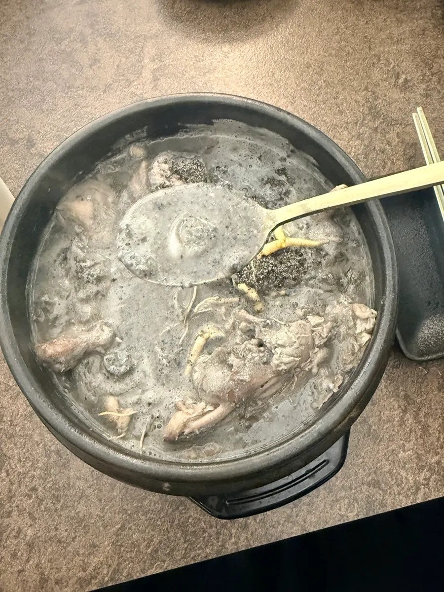 Table setting showing the distinct differences between Baekheukdam's samgyetang menus