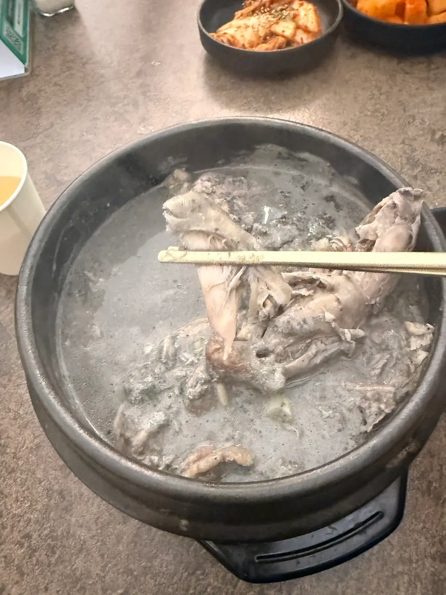 Samgyetang and side dishes at Baekheukdam