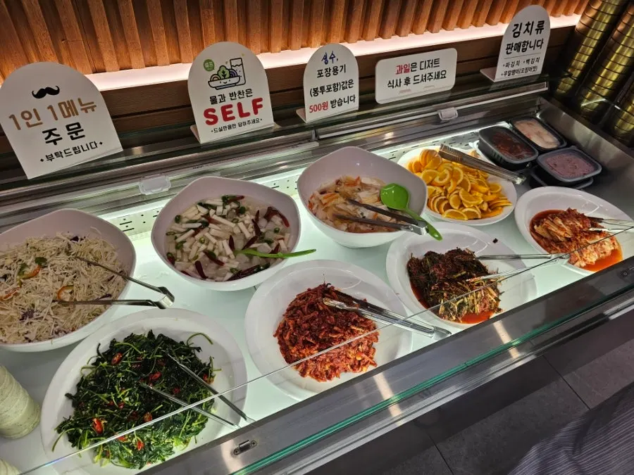 Self-serve corner where guests can grab extra side dishes