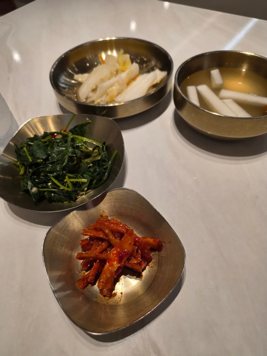 Basic side dishes including seasoned namul and baek-kimchi